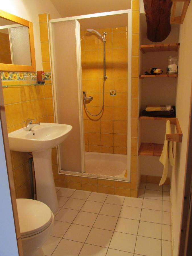 Bed and Breakfast La Vache Sur Le Toit Montagny  Exterior foto